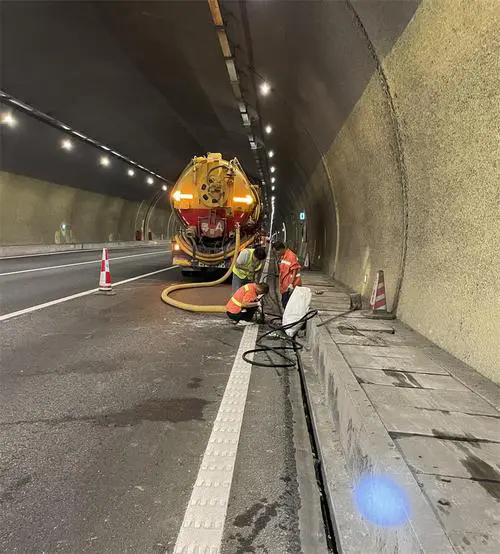 响水镇隧道排水渠清淤